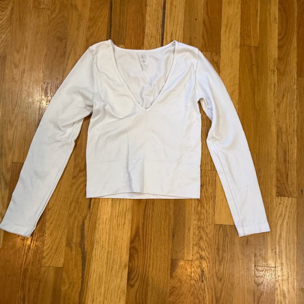 Women's Aura Long Sleeve V-Neck Top - Size M - White
